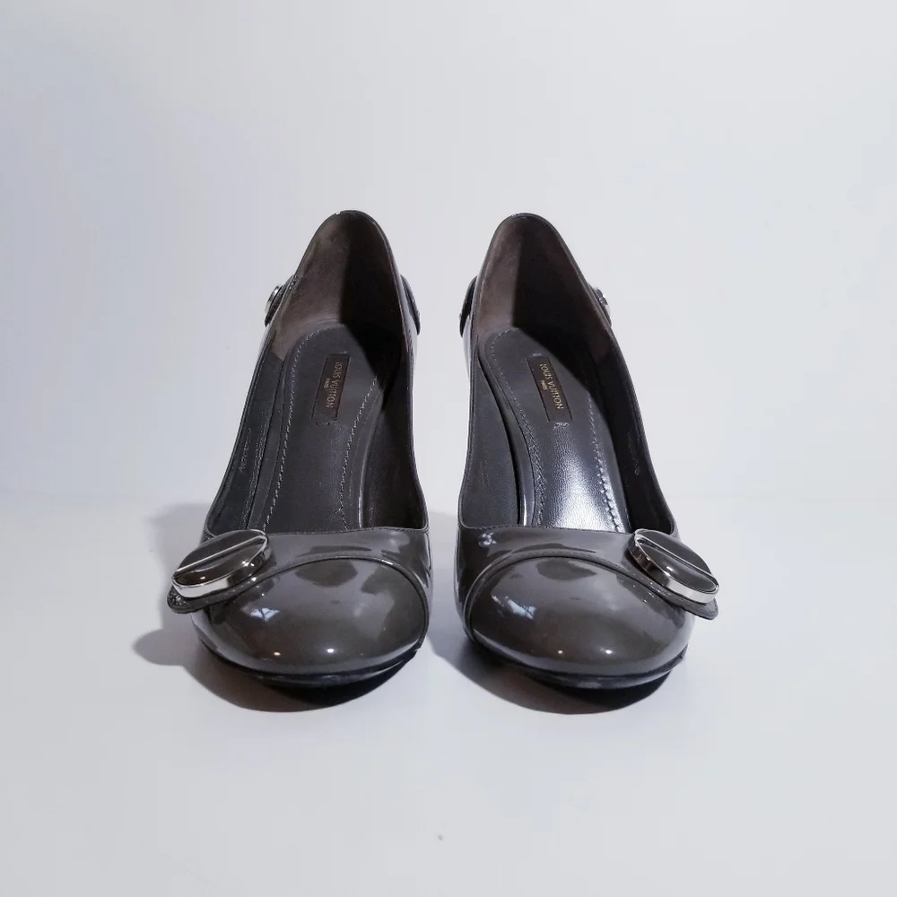 LOUIS VUITTON Sloane Patent Leather Cement Gray High Heel Pumps 38 8